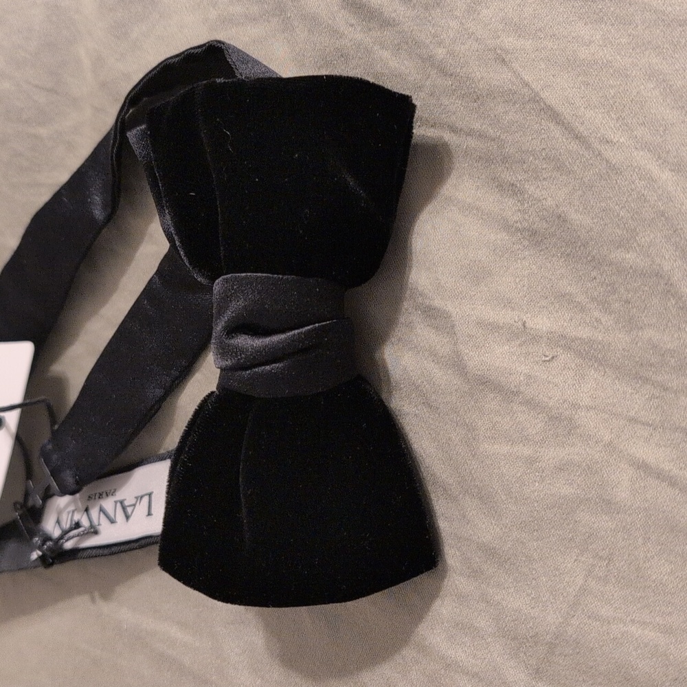 Paris Velvet Pre Tied Bowtie